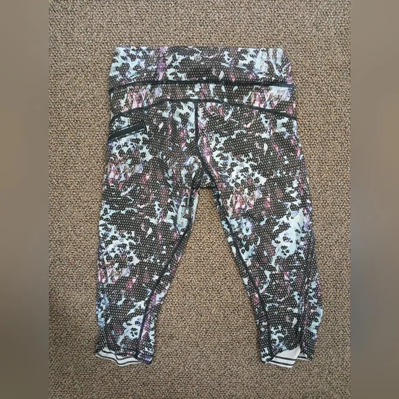 Lululemon EUC Sz 6 Capri Leggings - Picture 4 of 5